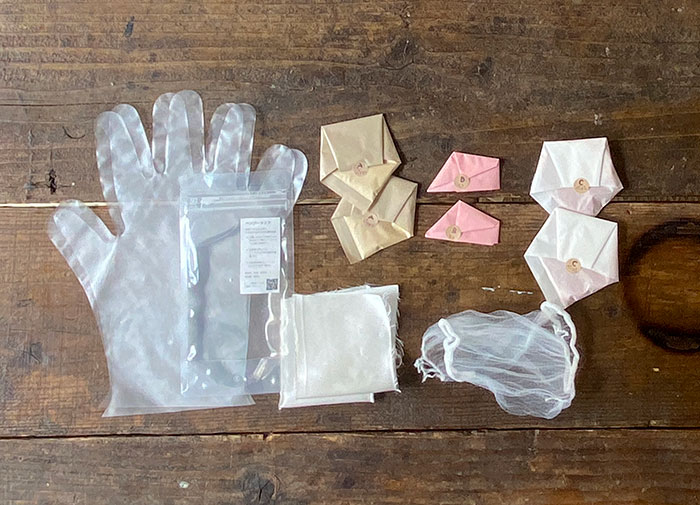 キットの内容：説明書・粉3種×2セット・ビニール手袋・ネット・洗剤サンプル・お試し布2枚（シルクコットン）